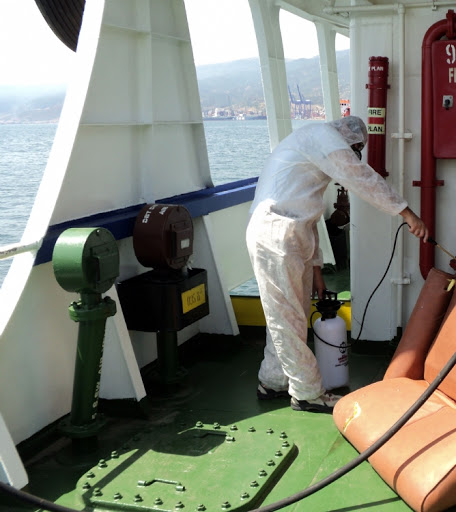 Başta koronavirüs olmak üzere bir salgın durumundan korunmak için gemilerin tüm alanları temizlenerek gemi dezenfeksiyonu yapılması hayati önem taşımaktadır.